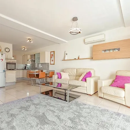 Сasa de vacaciones New Townhouse In El Duque Joyas *