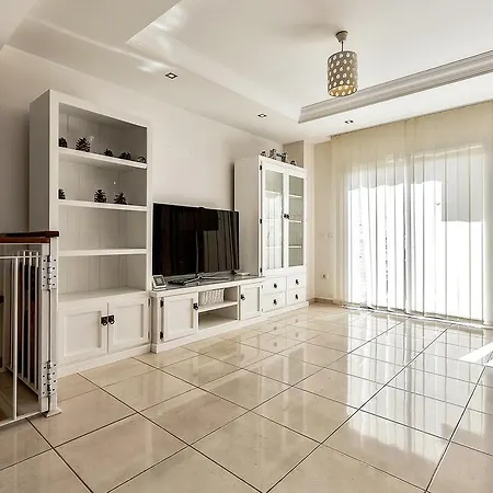 New Townhouse In El Duque Joyas *