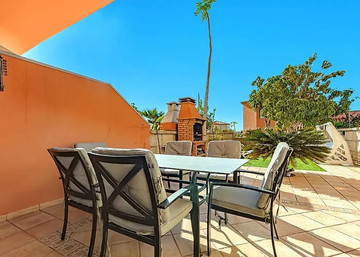 New Townhouse In El Duque Joyas Ferienhaus