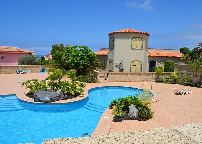 New Townhouse In El Duque Joyas