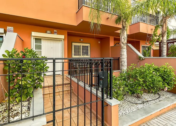 New Townhouse In El Duque Joyas Ferienhaus *