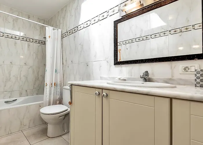 New Townhouse In El Duque Joyas