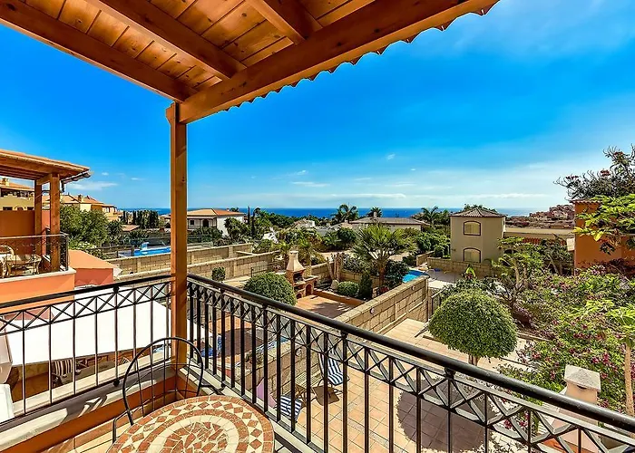 New Townhouse In El Duque Joyas *