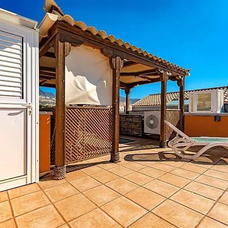 New Townhouse In El Duque Joyas