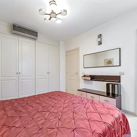 Vakantiehuis New Townhouse In El Duque Joyas *