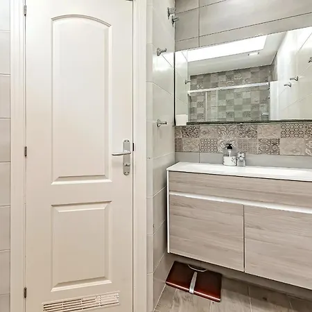 Vakantiehuis New Townhouse In El Duque Joyas