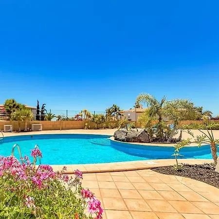 Vakantiehuis New Townhouse In El Duque Joyas