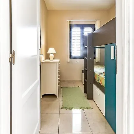 Semesterbostad New Townhouse In El Duque Joyas *