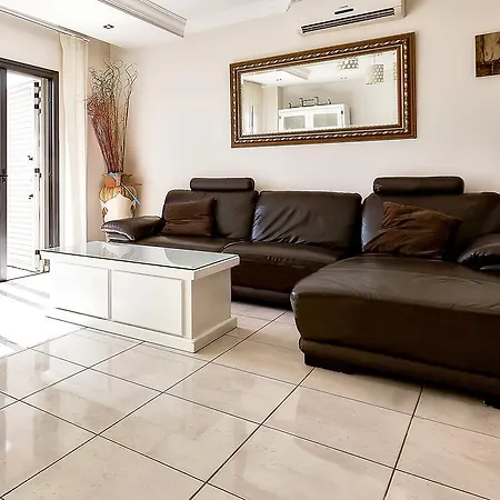 New Townhouse In El Duque Joyas Ferienhaus *