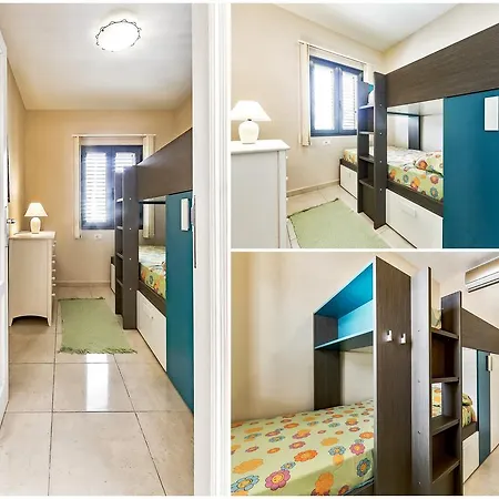 Vakantiehuis New Townhouse In El Duque Joyas