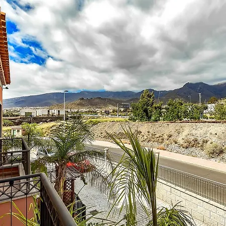 Vakantiehuis New Townhouse In El Duque Joyas *