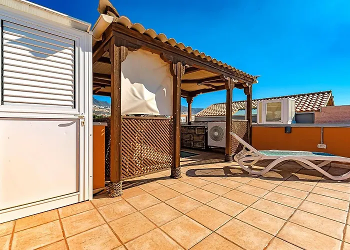 New Townhouse In El Duque Joyas