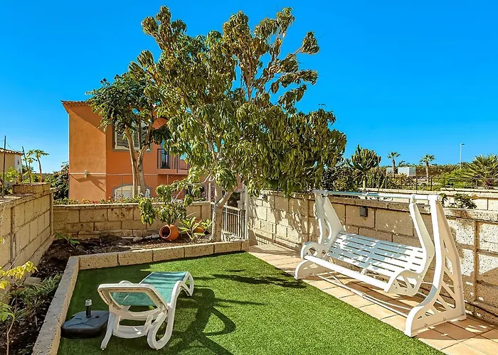 Vakantiehuis New Townhouse In El Duque Joyas