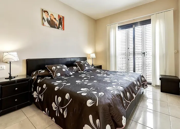 New Townhouse In El Duque Joyas