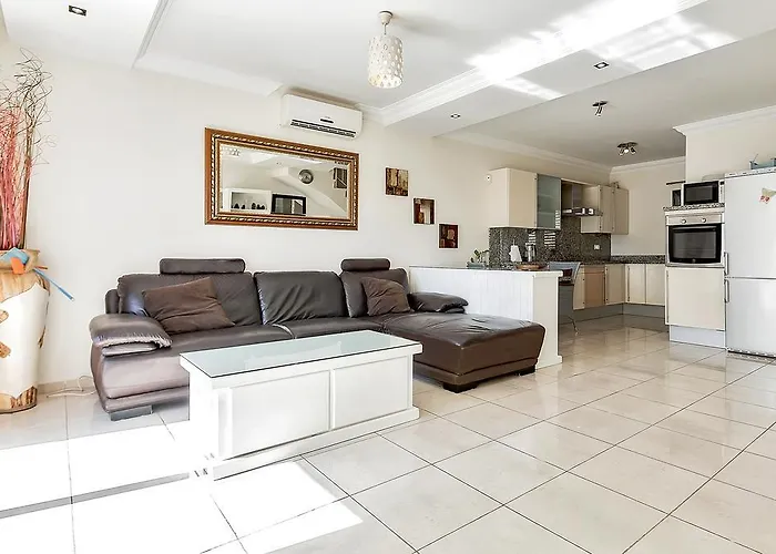 New Townhouse In El Duque Joyas